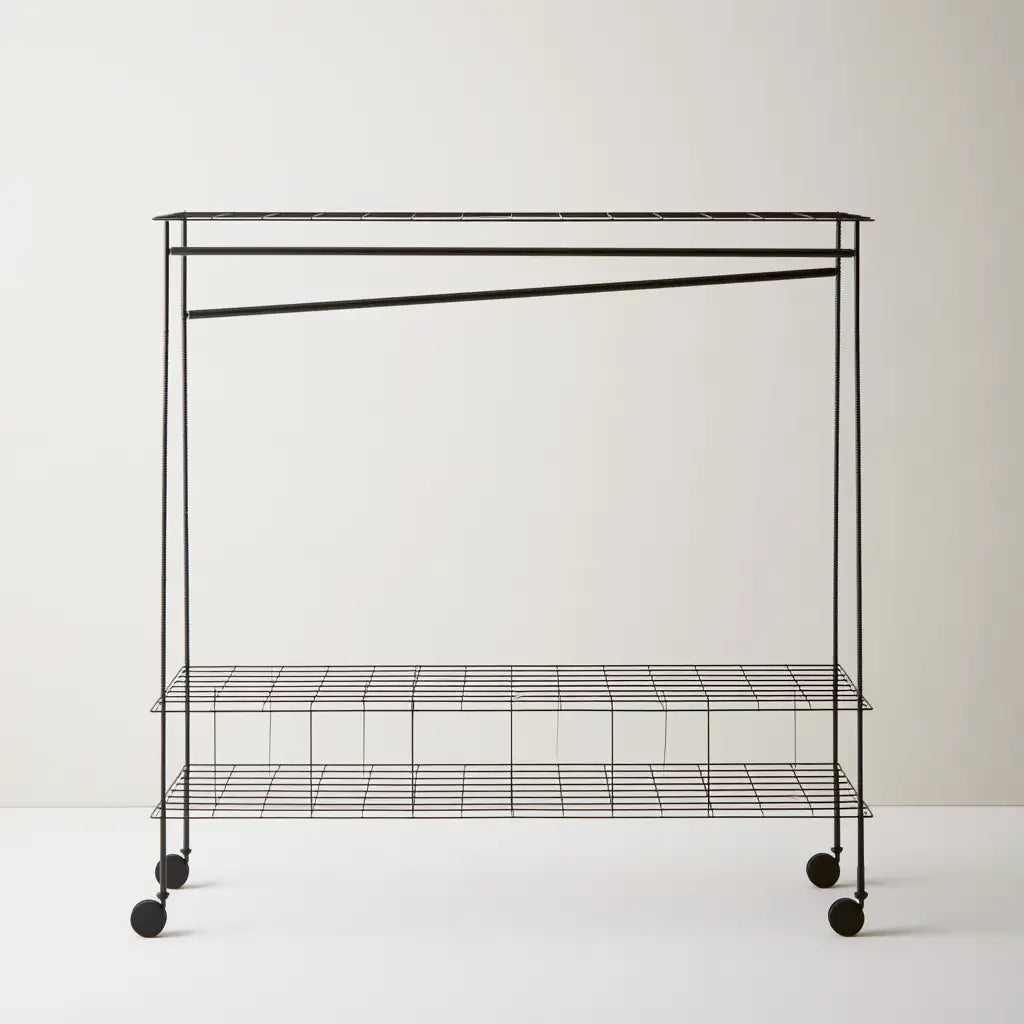 Appendiabiti con ripiani dal design essenziale, nero, per la casa